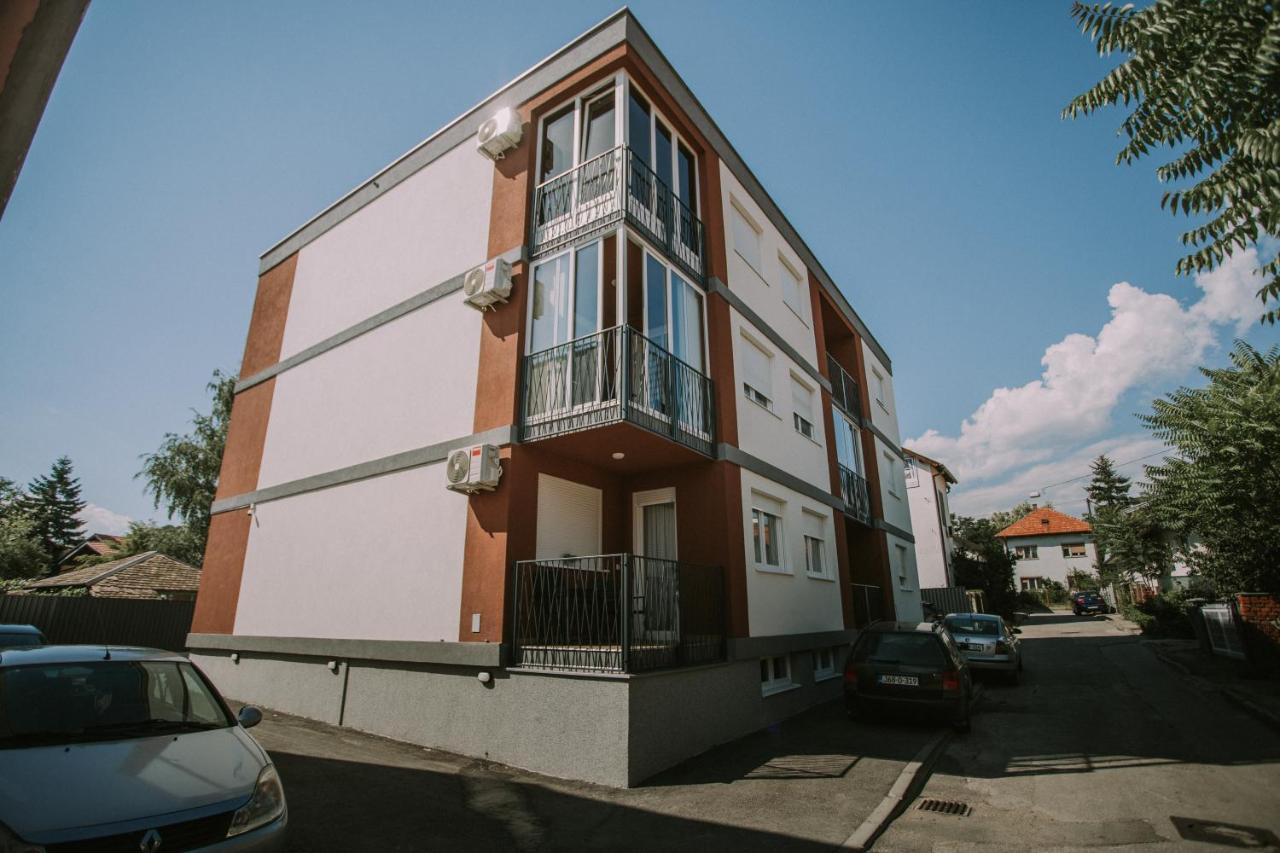 Apartment Vila Idila Tuzla Exterior photo
